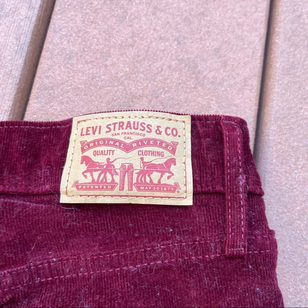 Levi's Burgundy 724 High Rise Straight Jeans - Picture 6 of 7